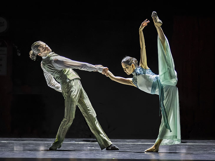 Der große Gatsby -Tanztheater von Enrique Gasa Valga vom 23.02.–03.03.24 im Deutschen Theater (©Foto: Birgit Gufler) 